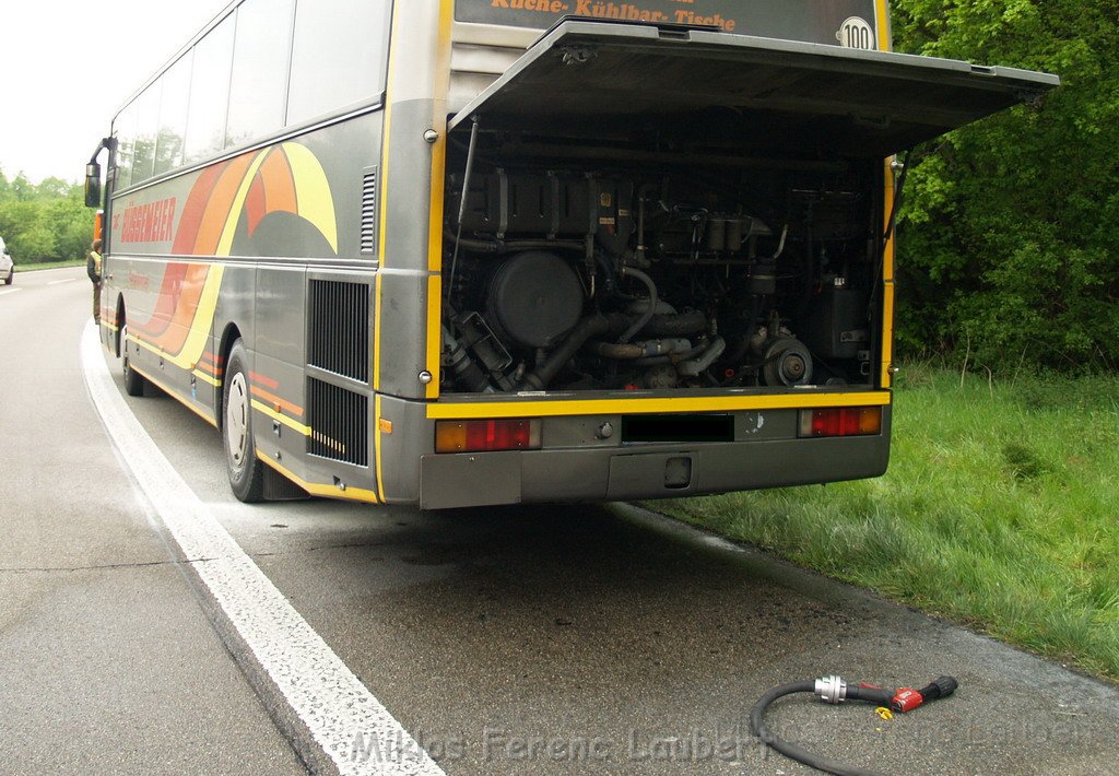 Feuer Reisebus im Kreuz Koeln Ost A3 auf die A4  P15.JPG